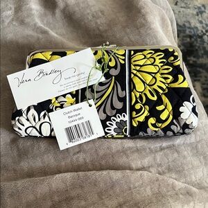 NWT Vera Bradley clutch wallet
Retired baroque print